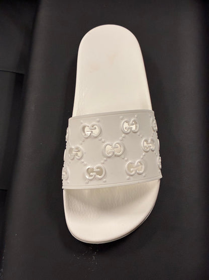 Gu**i Beach Slide