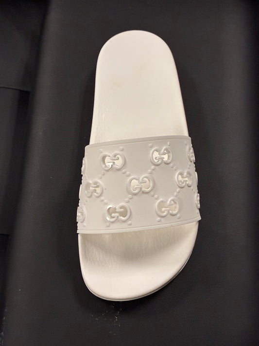 Gu**i Beach Slide